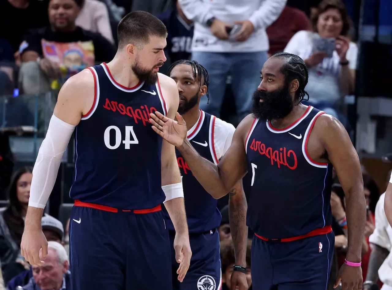 英雄联盟-洛杉矶快船迎CBA常规赛关键赛；今夜外线爆发；底气十足；球队文化再被提及的简单介绍